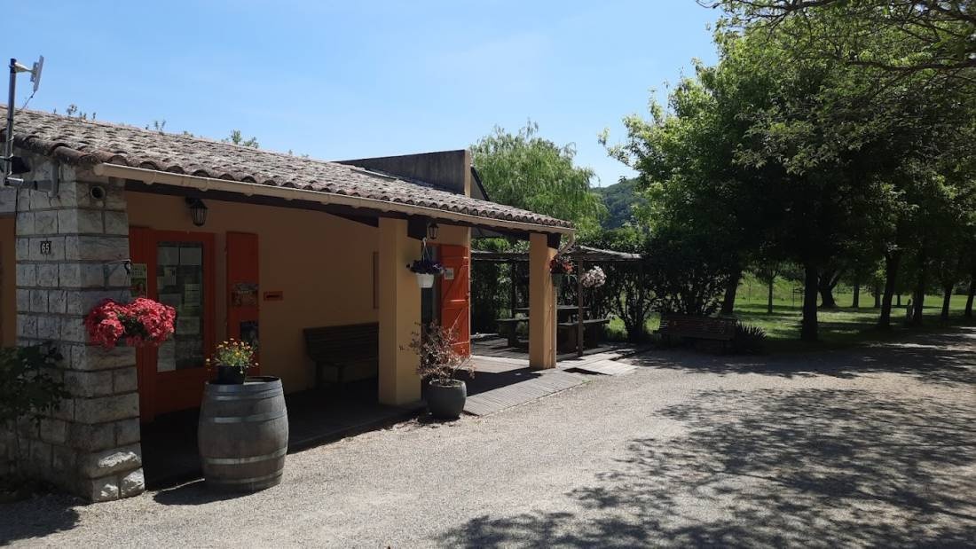 Camping Le Colombier — Kemp in Valvignères