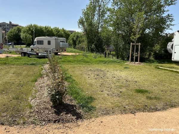 Camping Car Park Stellplatz Riom — Photo 4