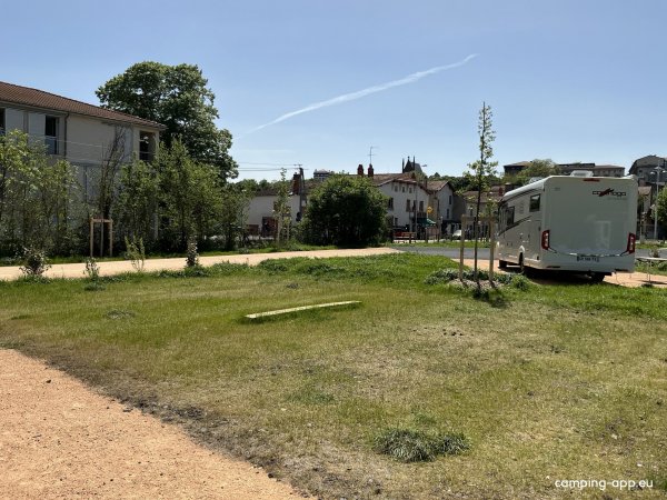 Camping Car Park Stellplatz Riom — Photo 5