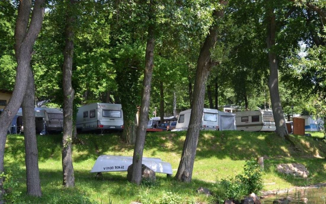 NA CYPLU Pole Namiotowo Campingowe — Campingplass in Ińsko