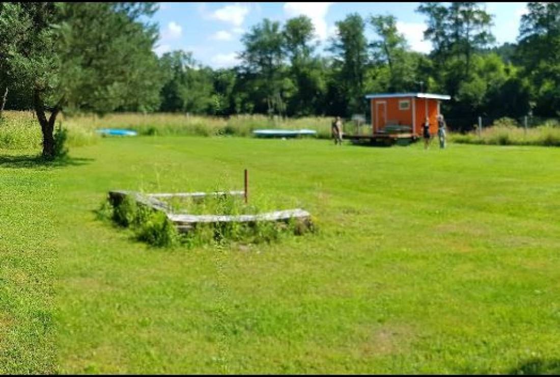 Pole biwakowo-kamperowe  — Campingplass in Plytnica 