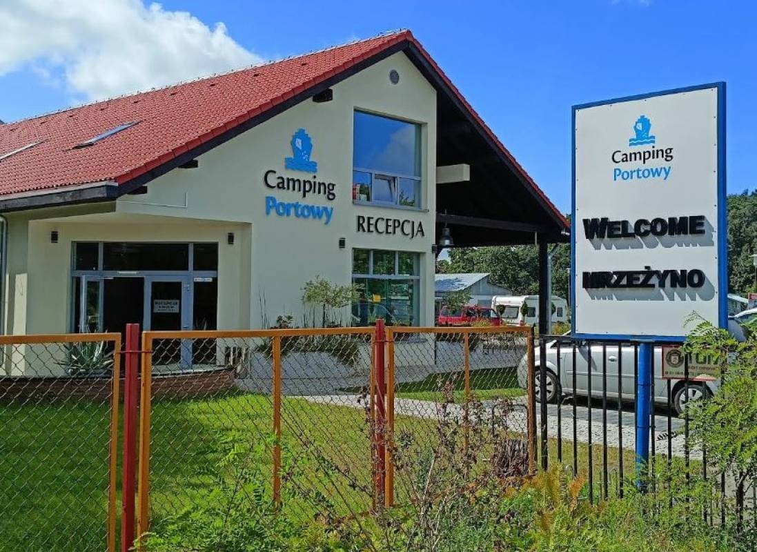 Camping Portowy — Kamp yeri in Mrzeżyno