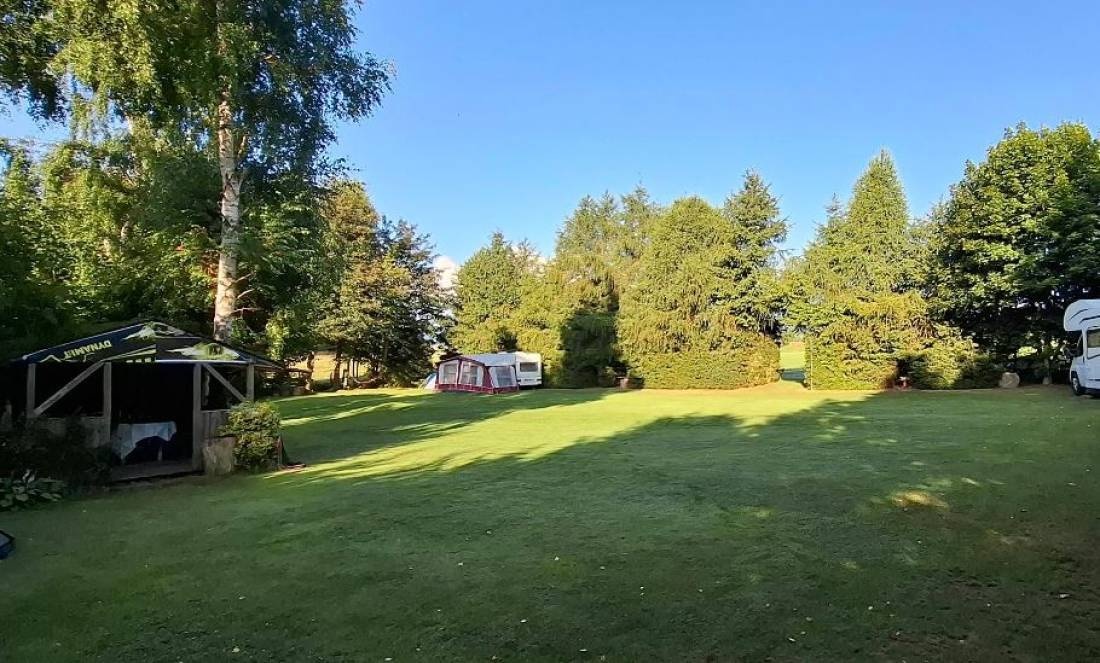 Kemping i pokoje gościnne Kacperkowo — Campingplass in Lubawka