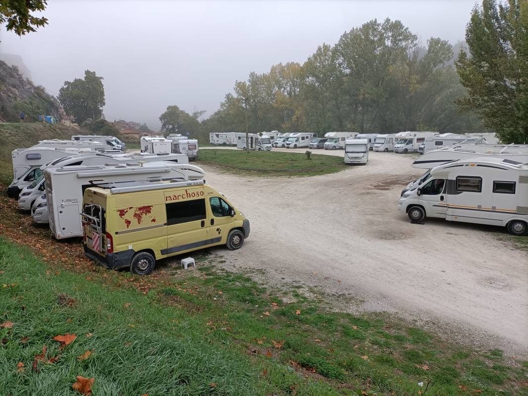 Camping Car Park Frías — Area di sosta in Frías