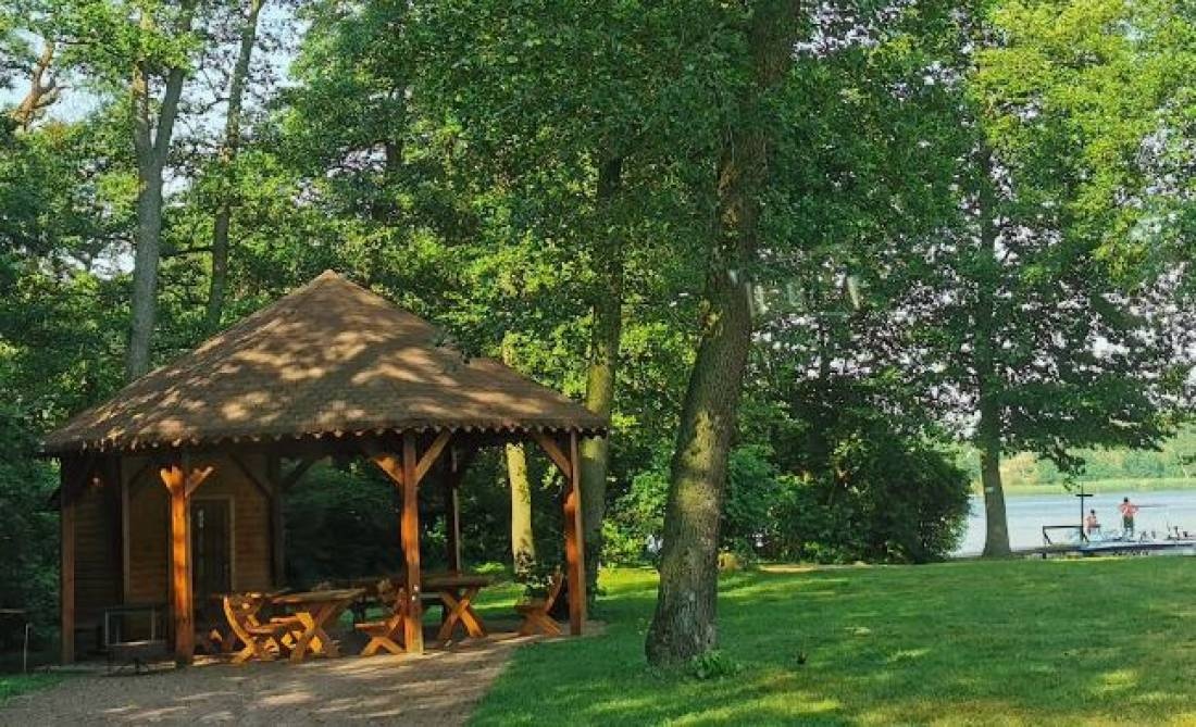Letnik Camping Noclegi Pole namiotowe Domki — Cámping in Ślesin