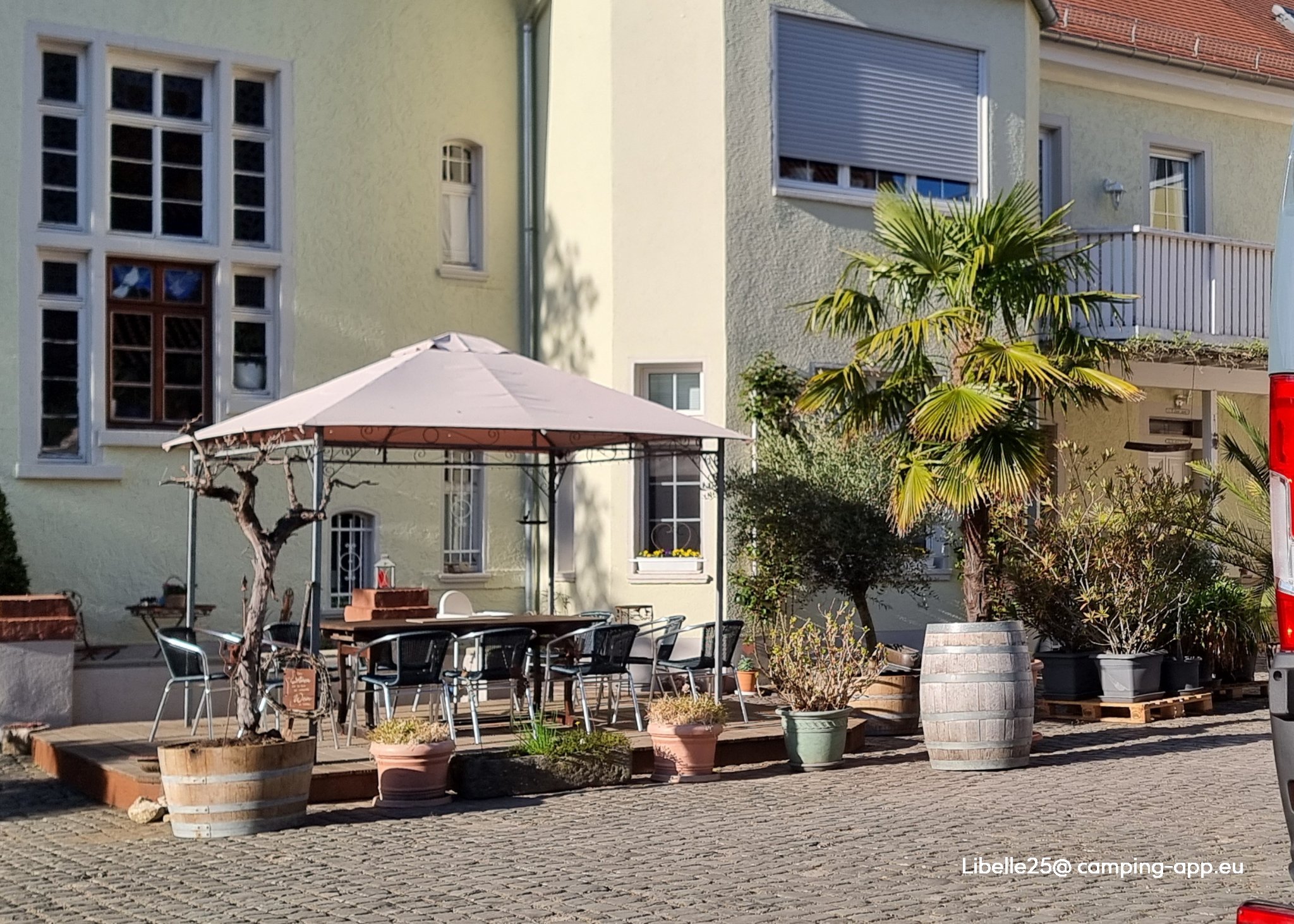 Stellplatz am Weingut & Gästehaus Bernhard Räder — Photo 4
