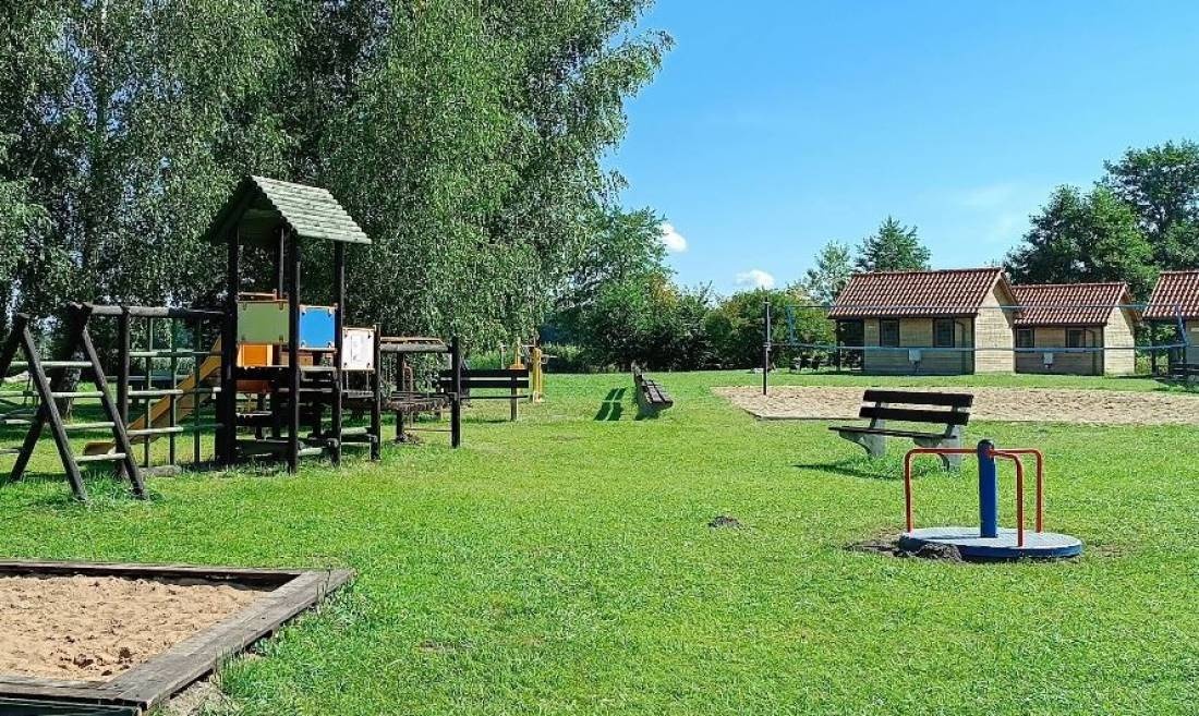 Kompleks Rekreacyjno-Sportowy Leśniewo — Kamp yeri in Leśniewo