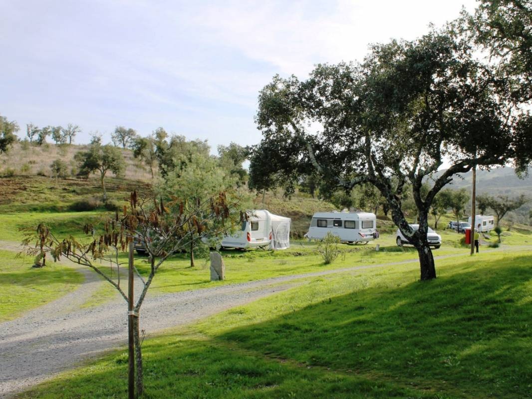 Camping Serro da Bica — Campingplads in Ourique