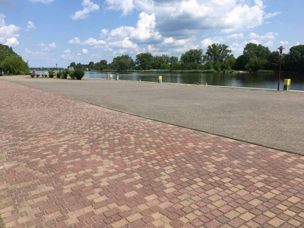 Wohnmobilstellplatz Hafenanlage Mescherin — Camperplaats in Mescherin