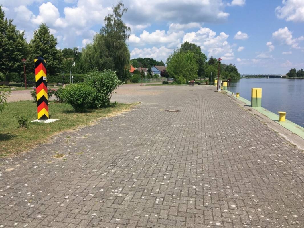 Wohnmobilstellplatz Hafenanlage Mescherin — Karavan Sitesi in Mescherin