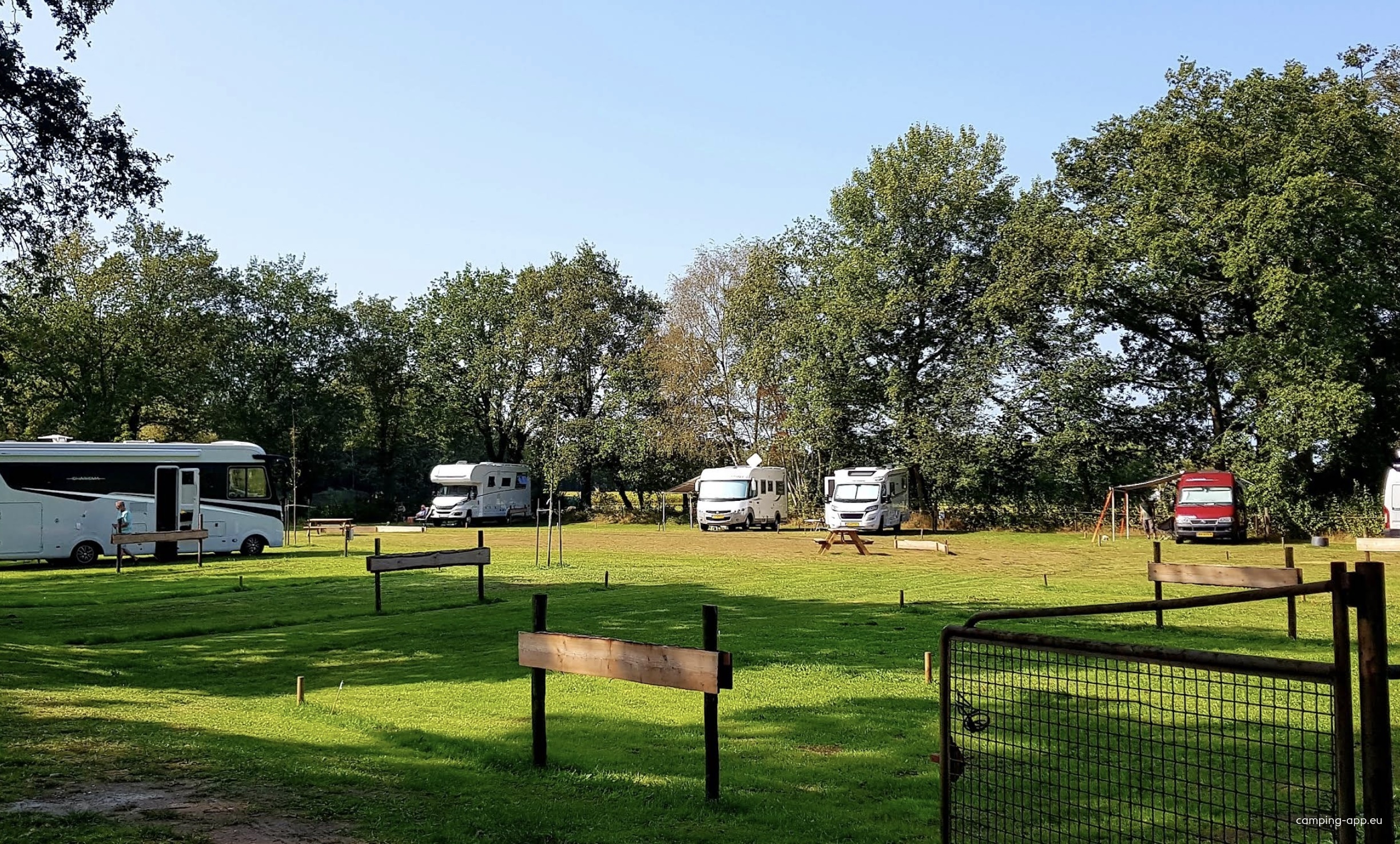 Camperplaats Erve de Heistee — Area Autocaravanas in Deurningen