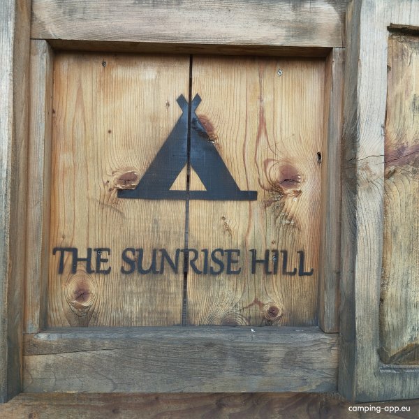 Camping The Sunrise Hill — Photo 2