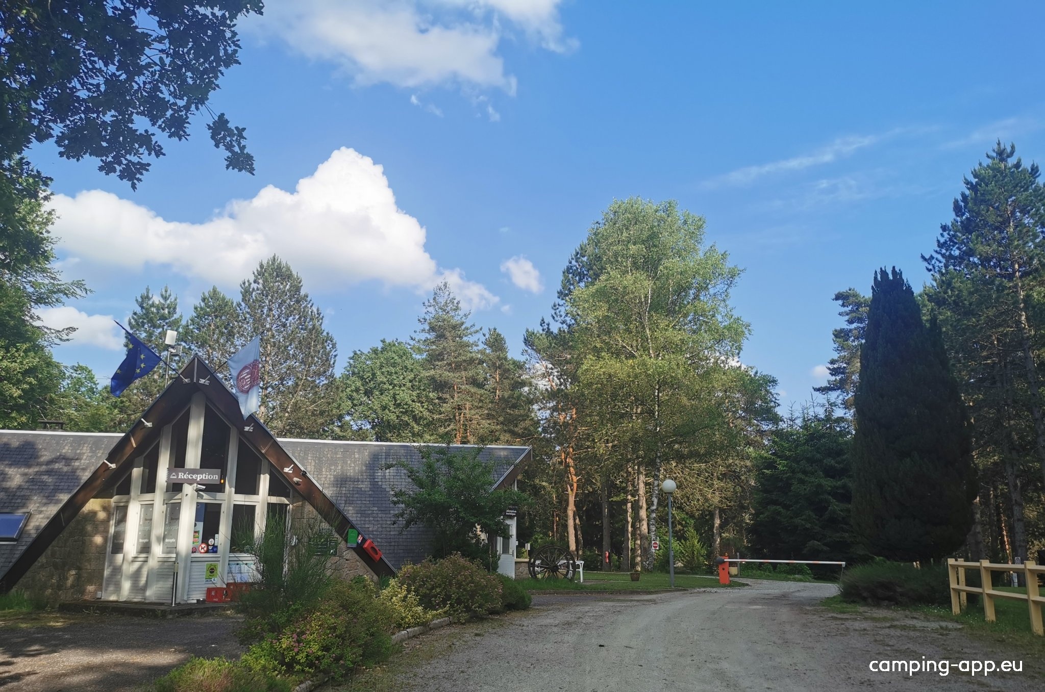 Camping Les Sapins de Corrèze — Campingplass in Palisse