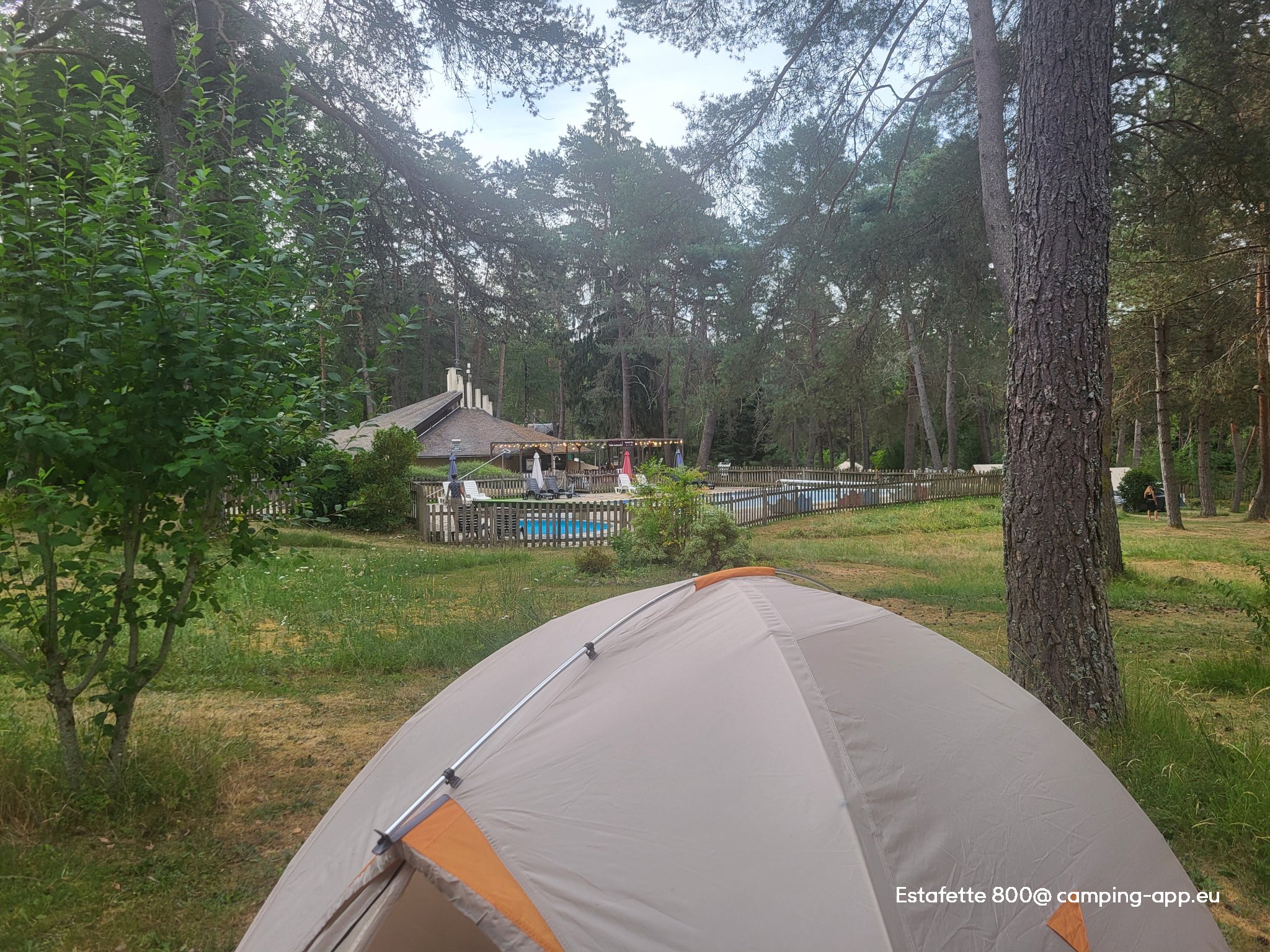 Camping Les Sapins de Corrèze — Foto 2