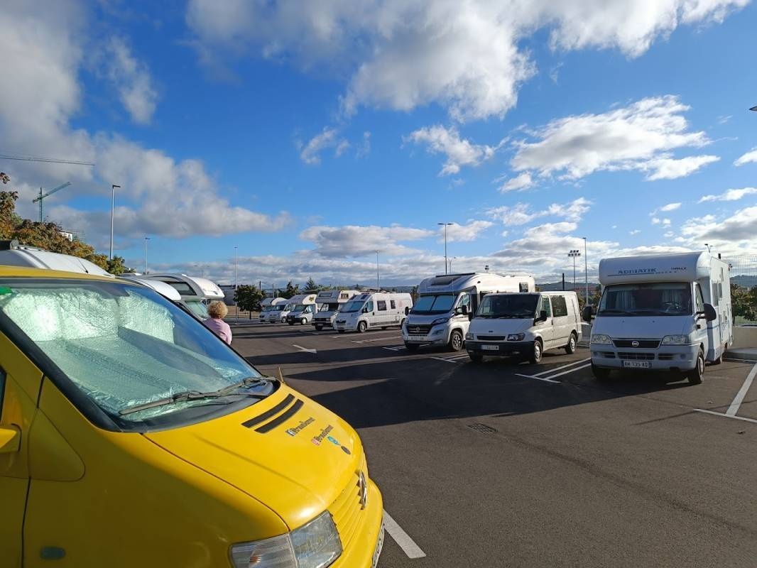 Parking de Caravanas y Autocaravanas Palomera — Area di sosta in León