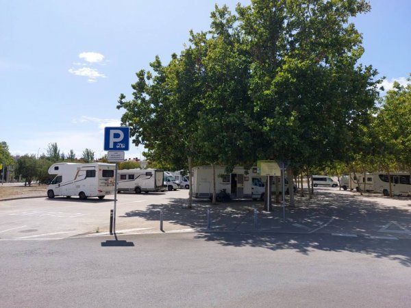 Übernachtungsparkplatz Huesca — Photo 2