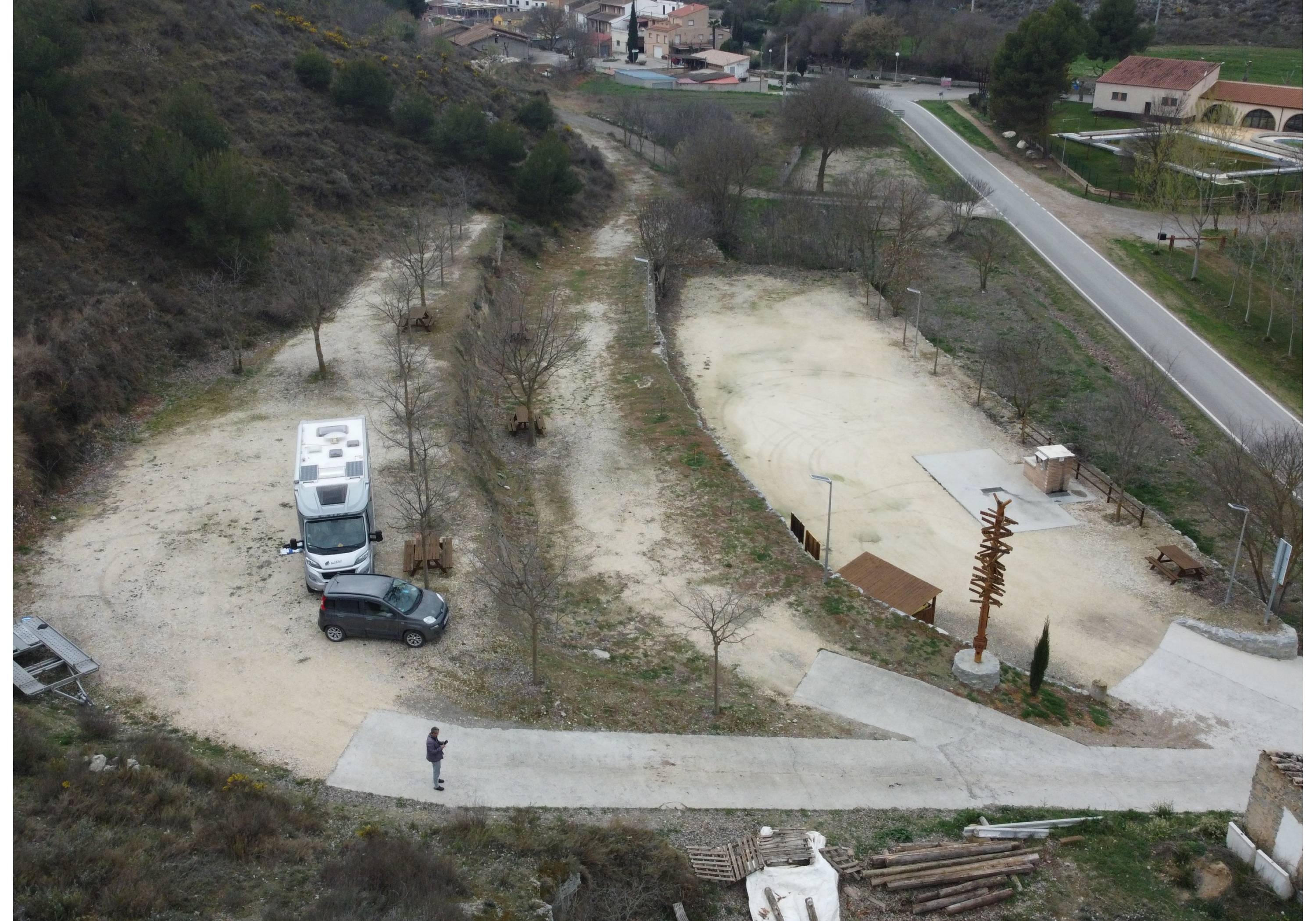 Area de Servicios para Autocaravanas Sierra Blanca — Campervan Site in  San Esteban de Litera