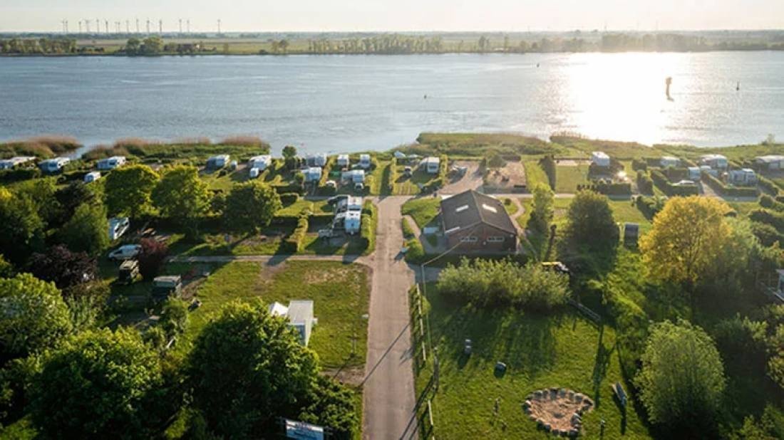 Wohnmobilstellplatz Weserhenne — QuickStop in Hagen im Bremischen