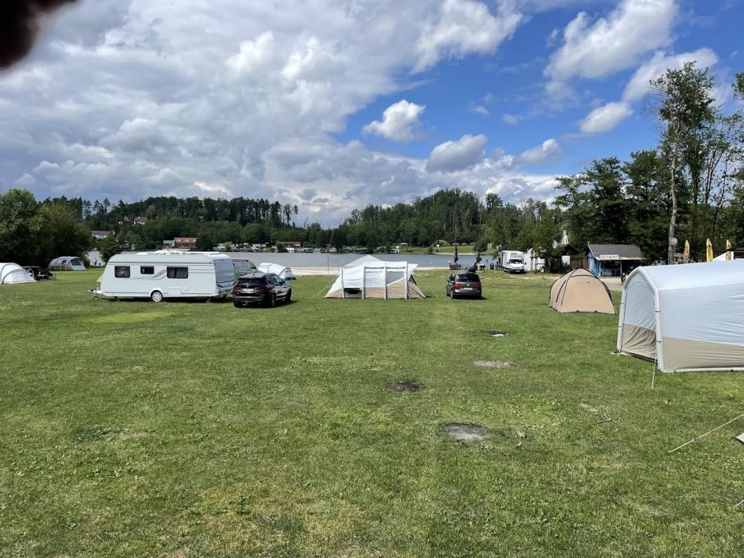 Kemp Jinolice — Campingplatz in Holín
