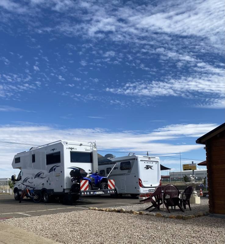 Parking Area de León Ribaseca — Camperplads in Santovenia de la Valdoncina