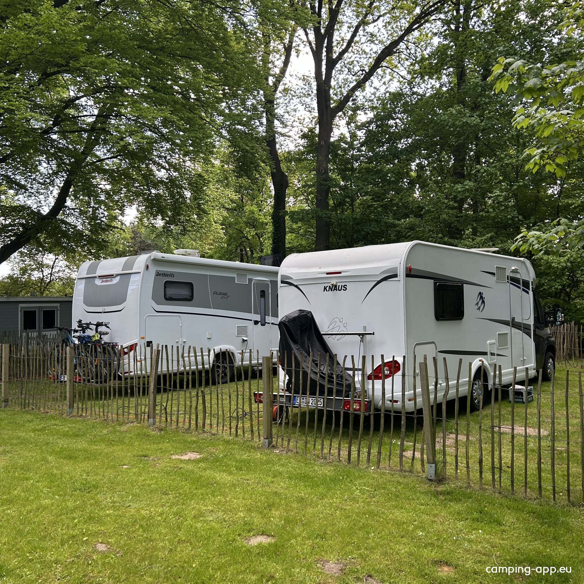 Privater Stellplatz am Kiebitz — At a Restaurant in Lingen (Ems)