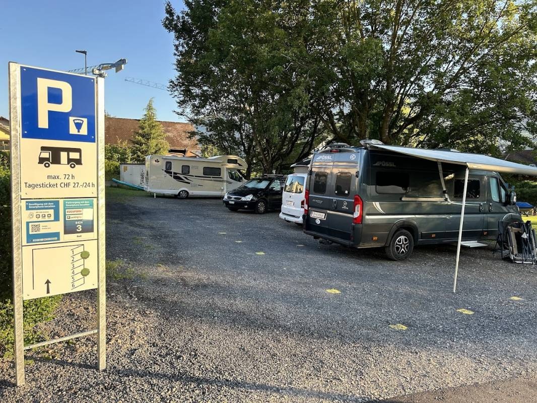 Stellplatz Badi Lauerz — Bobilplass in Lauerz