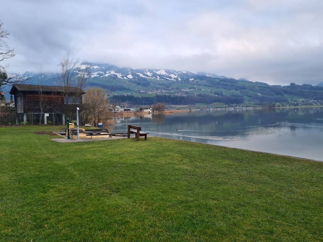 Stellplatz Badi Lauerz — Area di sosta in Lauerz