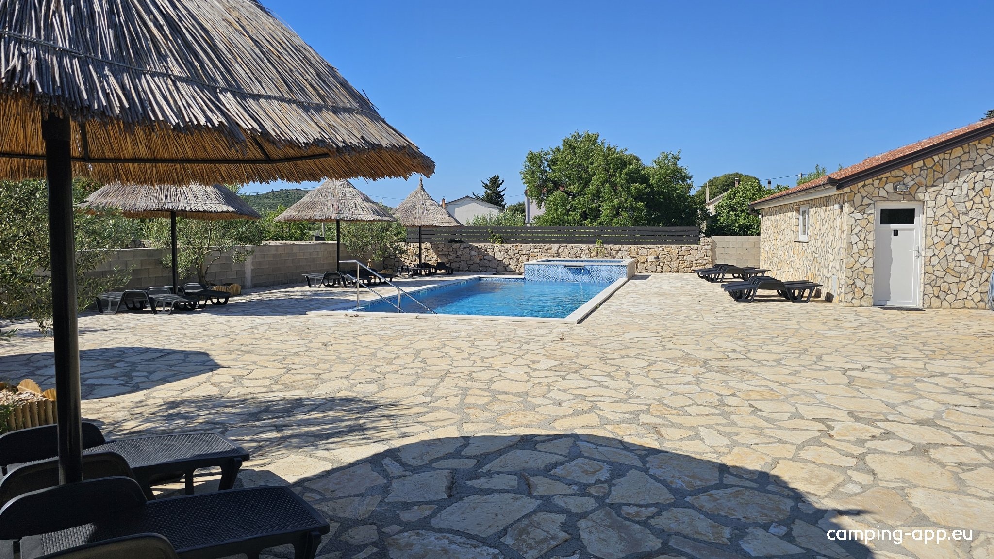 Banovi Dvori Camp — Camping in Dubrava kod Tisna, Tisno