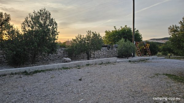 Banovi Dvori Camp — Fotoğraf 6