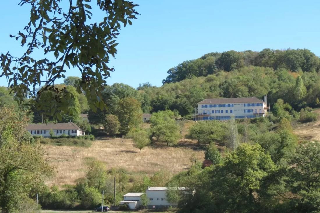 Camping Domaine Le Faulion — Місце для кемпінгу in Cuzy