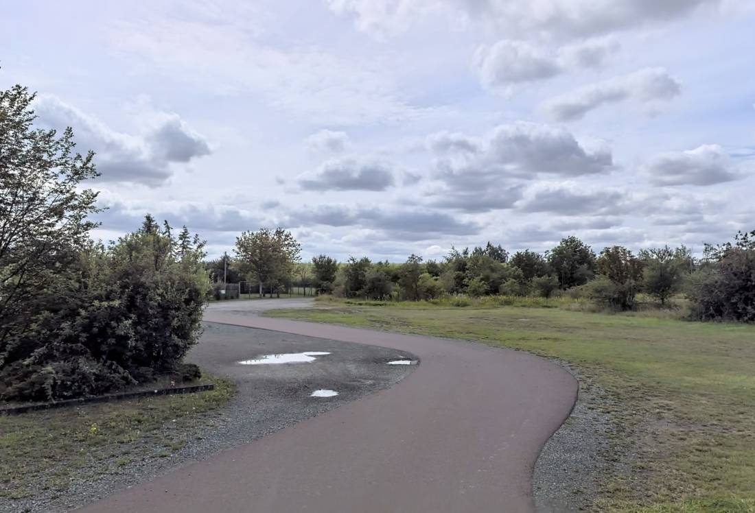 Wohnmobilparkplatz Am Strandsolbad — Sítio para autocaravanas in Staßfurt