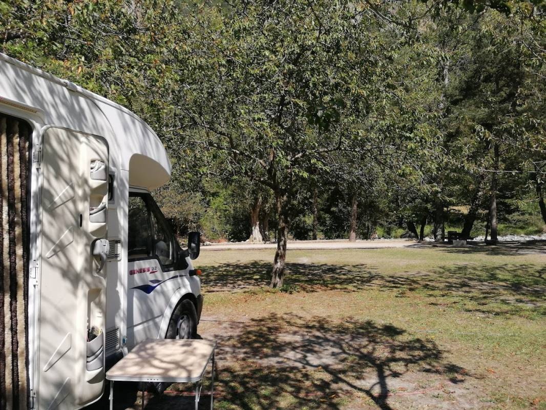 Camping Le Bois des Hoches — Cámping in Le Lauzet-Ubaye