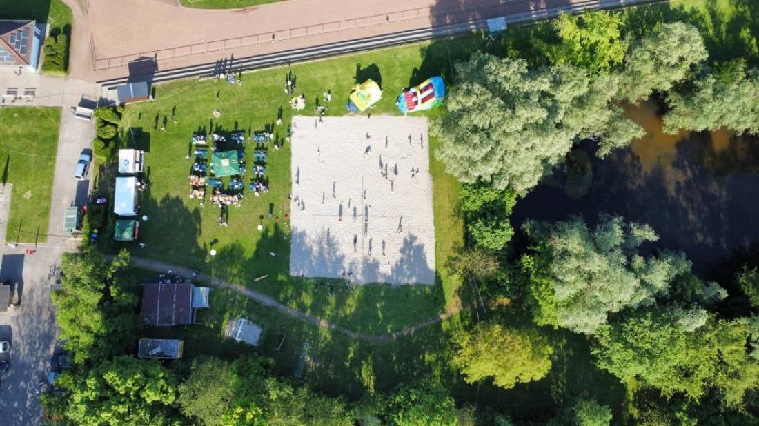 Übernachtungsparkplatz Sommerried-Stadion Osthofen — Parkeerplek om te overnachten in Osthofen