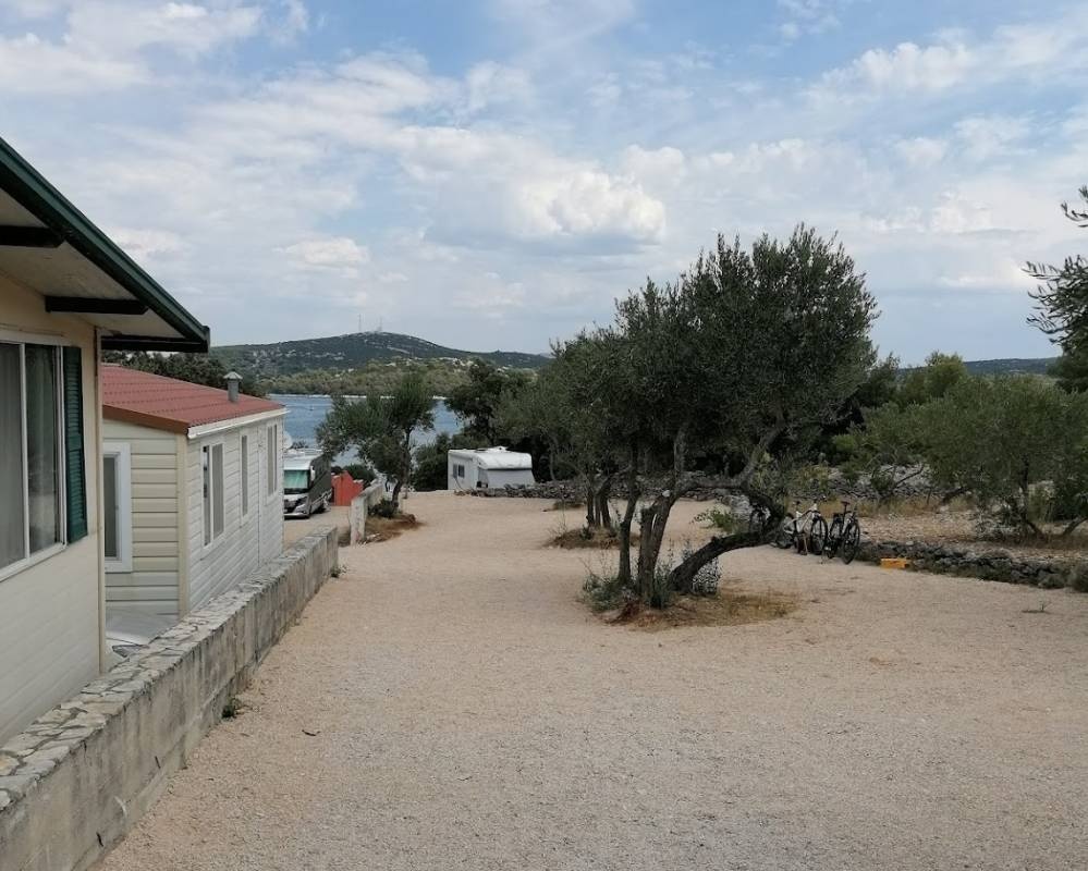 Autocamp More — Campingplats in Jezera