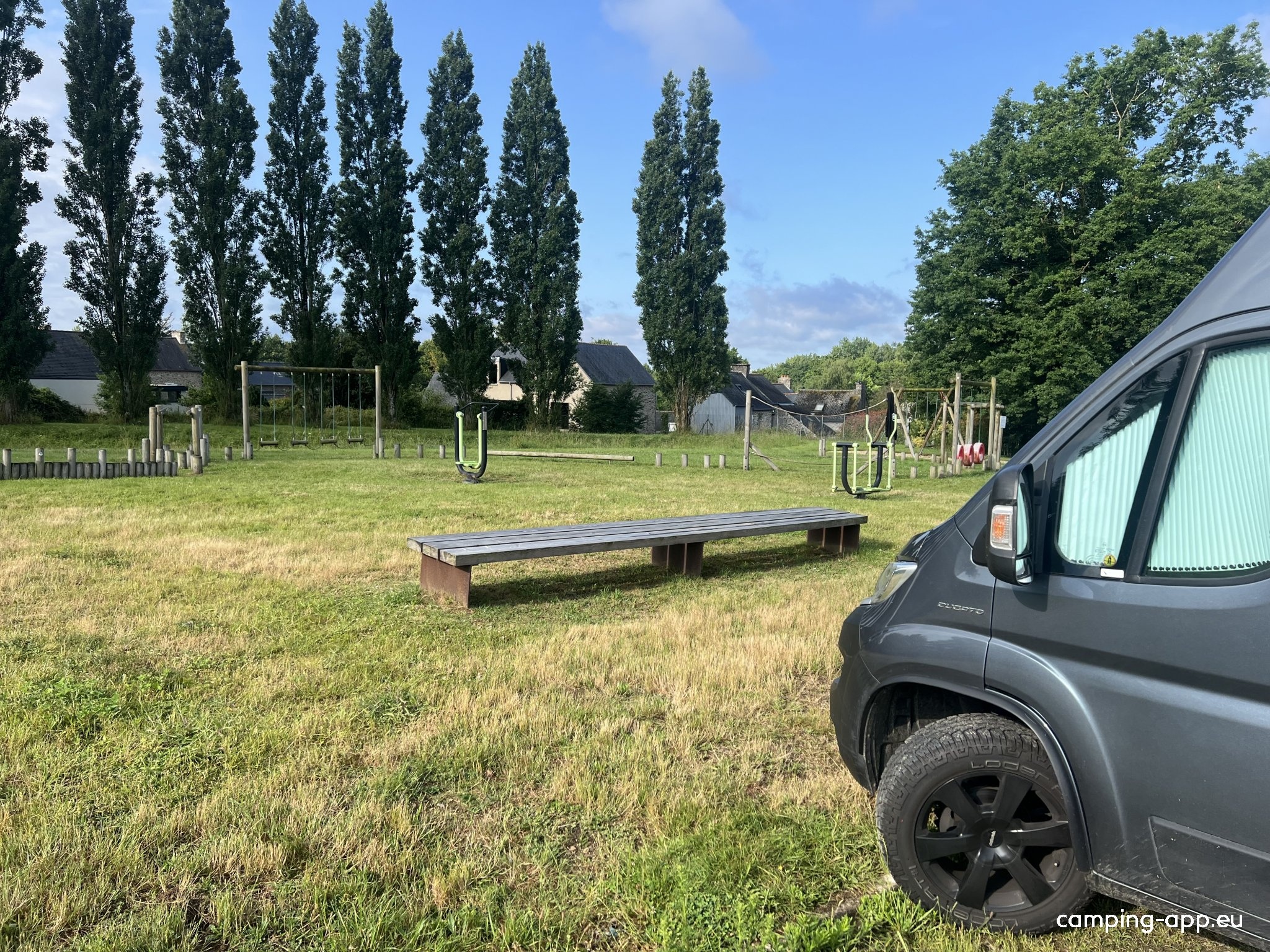 Stellplatz Saint-Solen — Camperplaats in Lanvallay