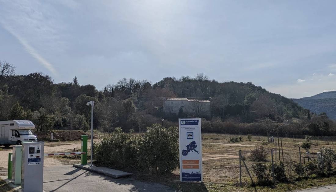 Aire Camping Car Park — Area Autocaravanas in Montclus