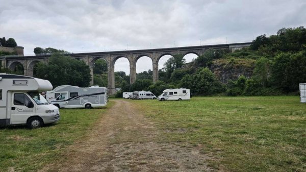 Parkplatz bei Dinan — Foto 5