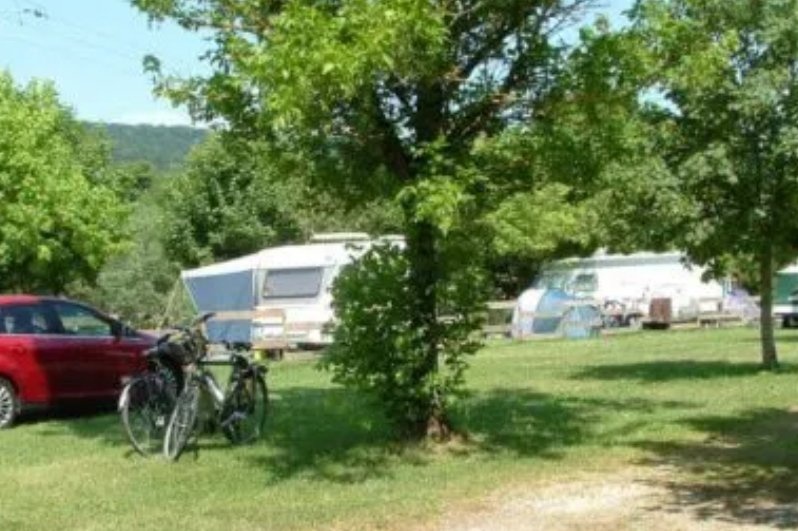 Camping Le Bivouac *** — Camping Site in Pont-du-Navoy
