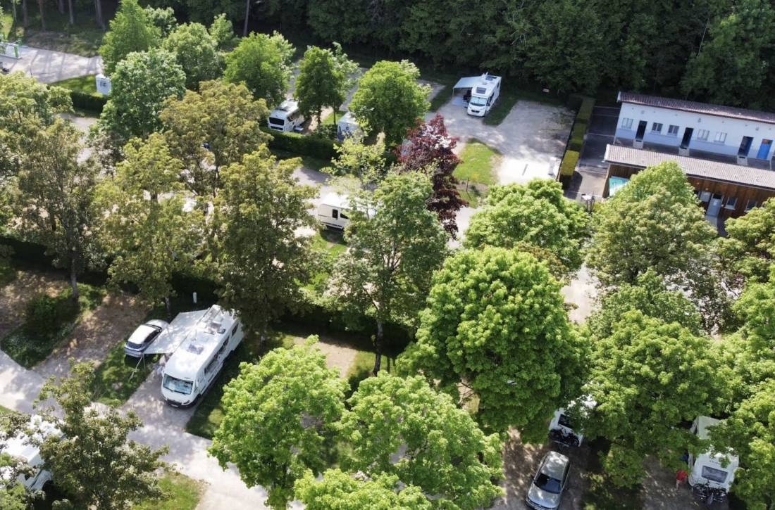Stellplatz Contrexéville — Camperplads in Contrexéville