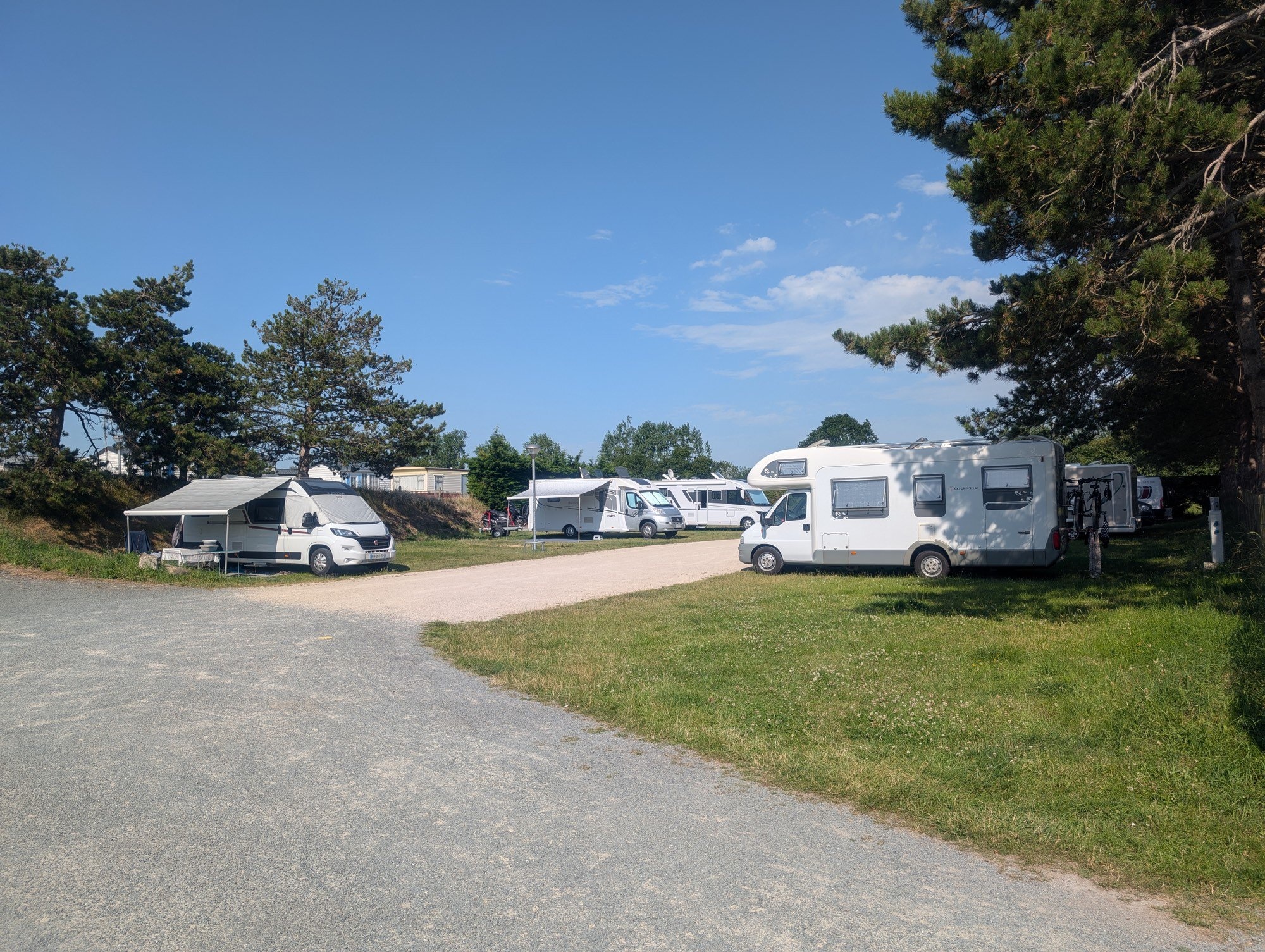 Stellplatz Hauteville-sur-Mer — Camperplads in Hauteville-sur-Mer