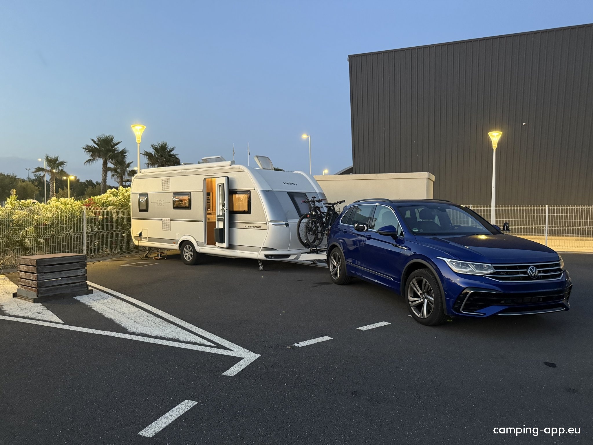 Lencate Aire de Camping Car Dali — Camperplads in Leucate