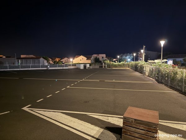 Lencate Aire de Camping Car Dali