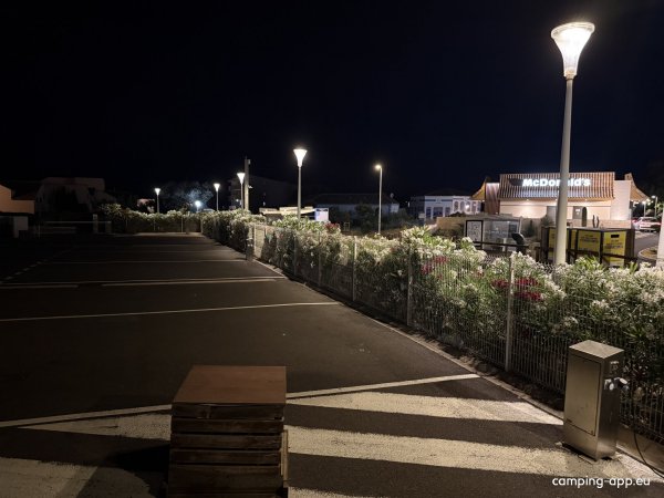 Lencate Aire de Camping Car Dali — Photo 2