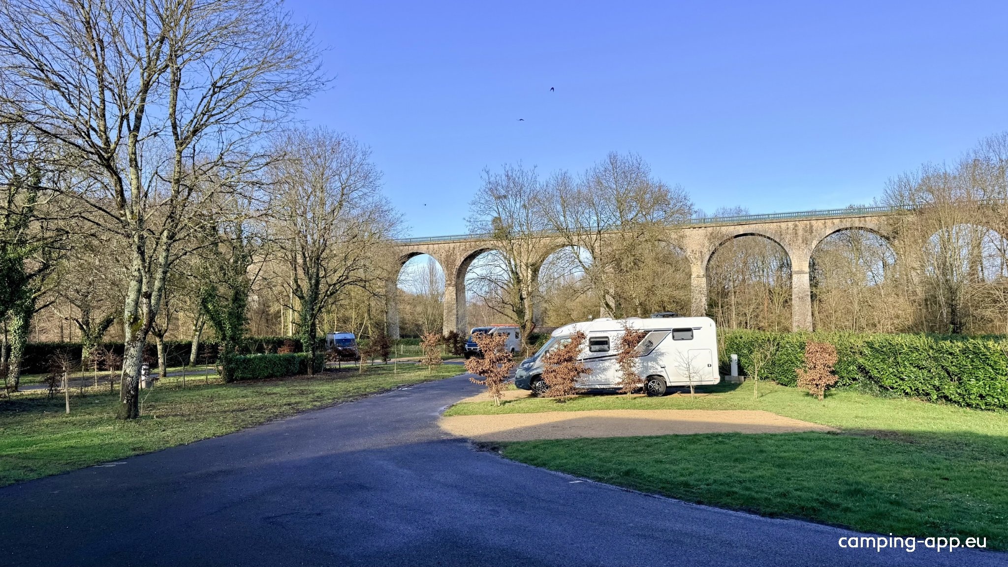 Stellplatz Saint-Benoît — Area Autocaravanas in Saint-Benoît