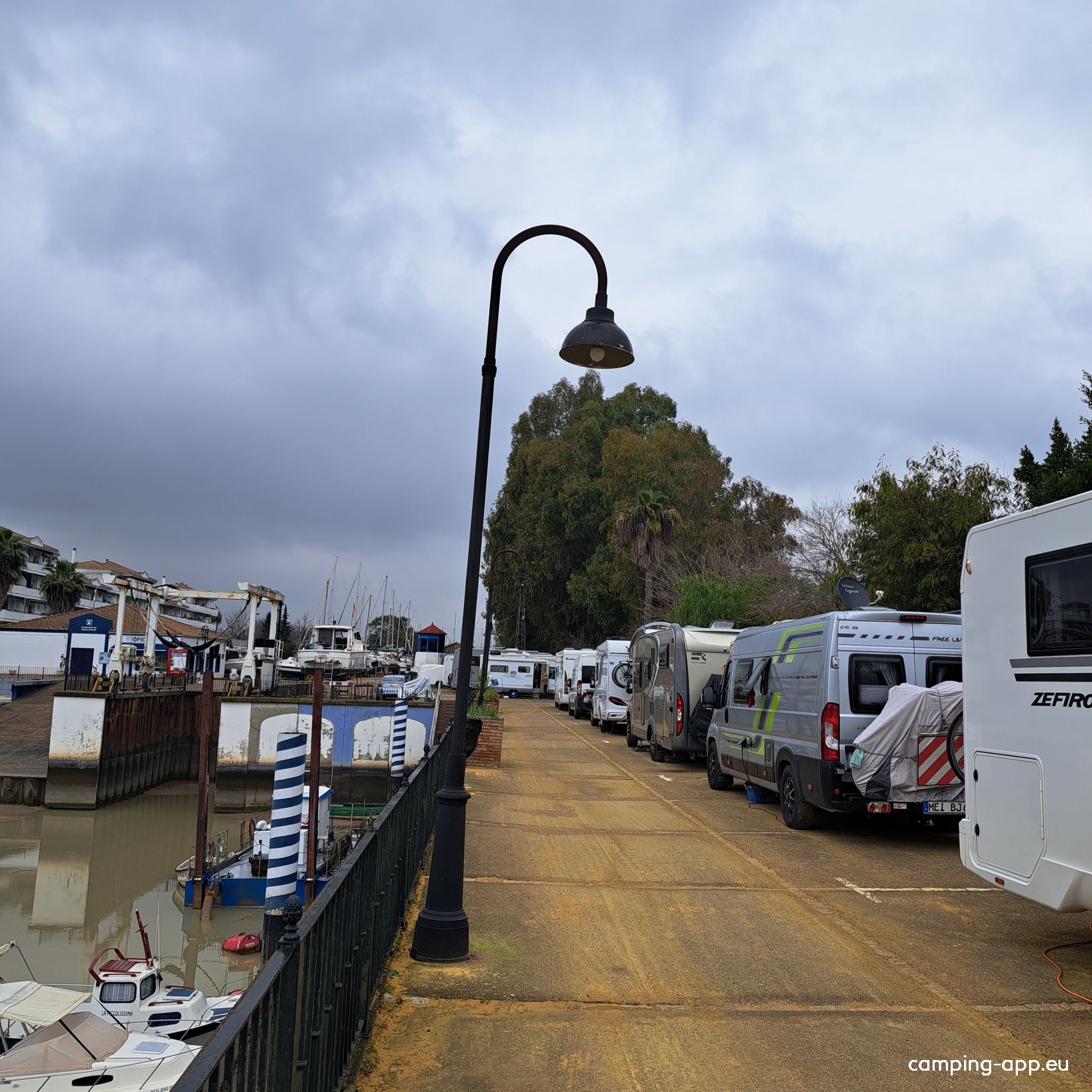Stellplatz Gelves — Sítio para autocaravanas in  Gelves