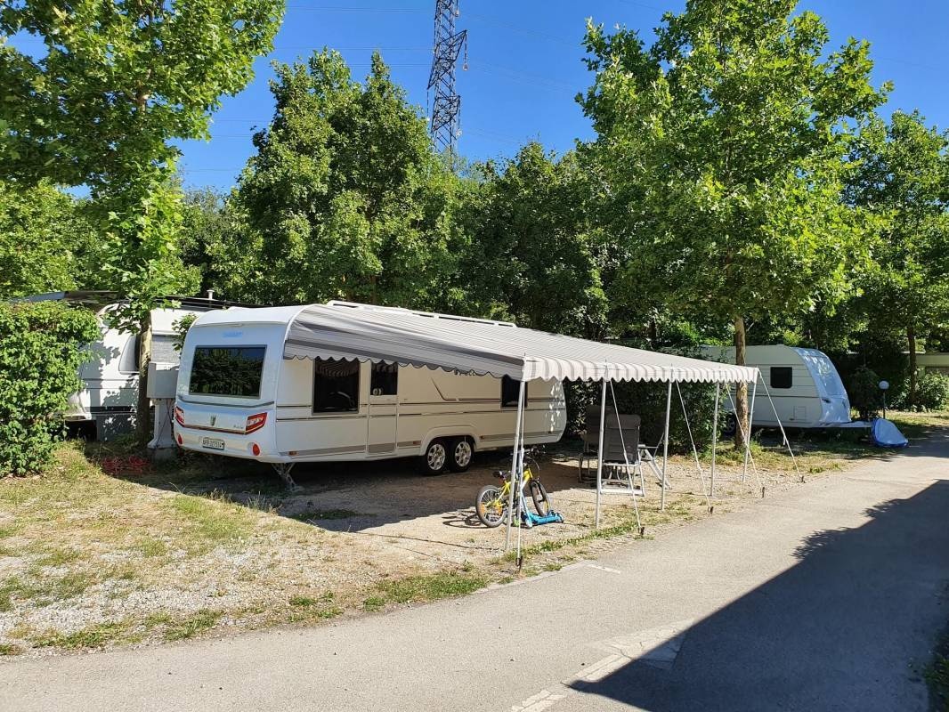 Camping Du Bois-de-Bay — Kemping in Satigny