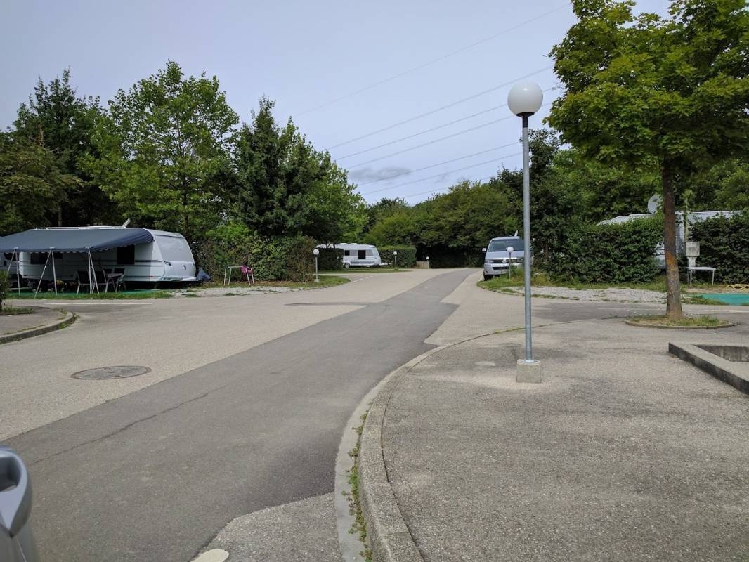 Camping Du Bois-de-Bay — Camping in Satigny