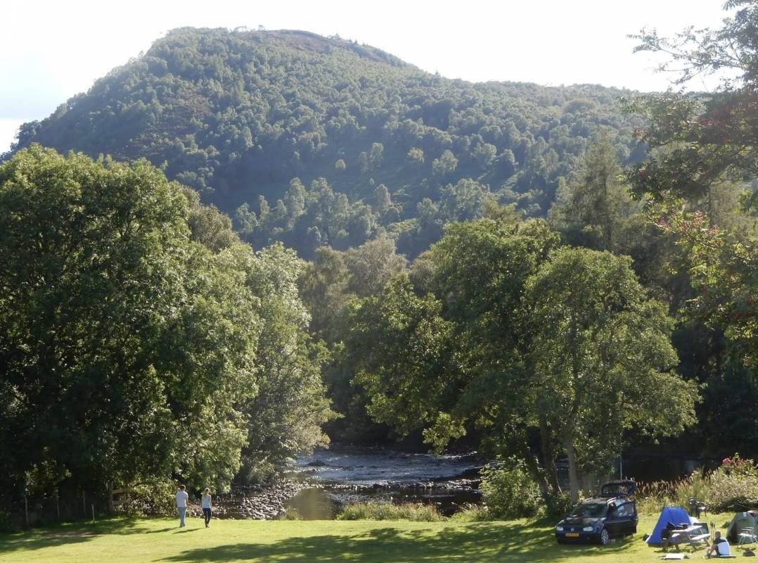 Riverside Chalet and Caravan Park — Kemping in Contin