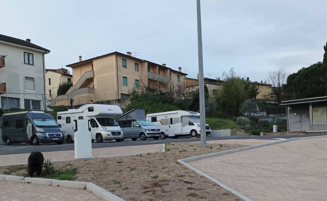 Stellplatz Gambassi Terme — Sítio para autocaravanas in Gambassi Terme