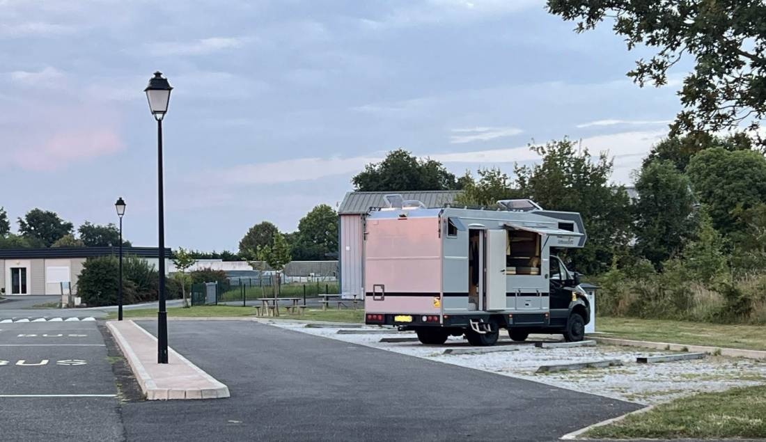 Stellplatz Pomarez — Campervan Site in Pomarez